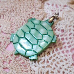 Green turtle pendant Abalone shell #shell #turtlelove #turtle